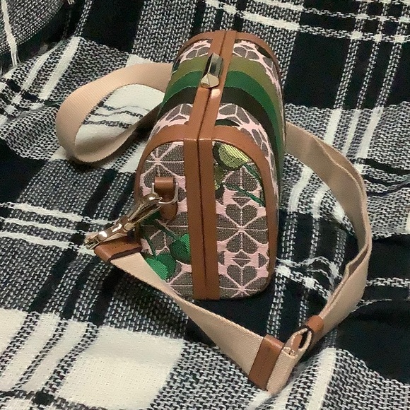 Kate Spade flower jacquard bijou cherry green stripe crossbody - Picture 3 of 10